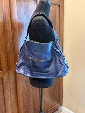B. Makowsky Navy Hobo Handbag – Classic & Functional